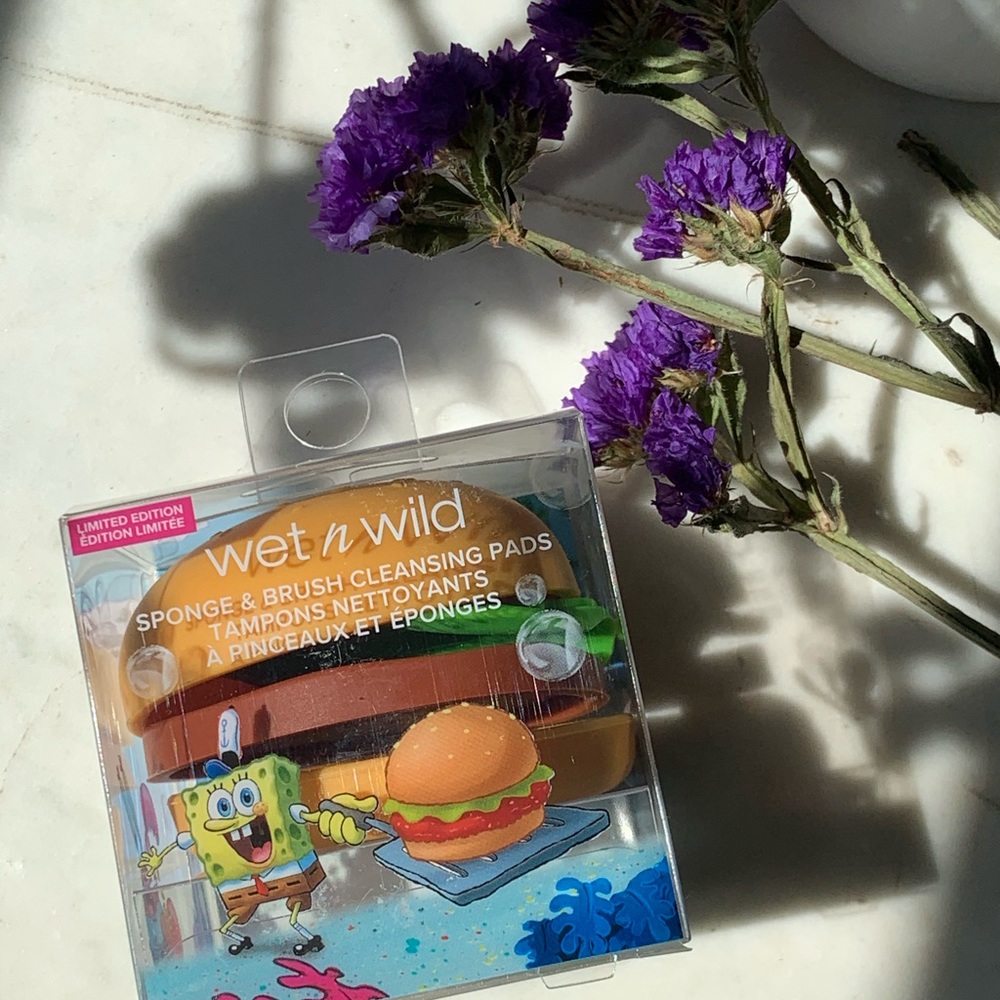 Wet n wild x SpongeBob Hamburger Brush Cleaner